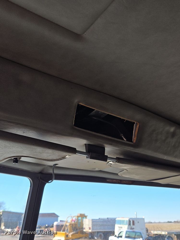 image for item EQ3911 2001 Peterbilt 379 semi truck