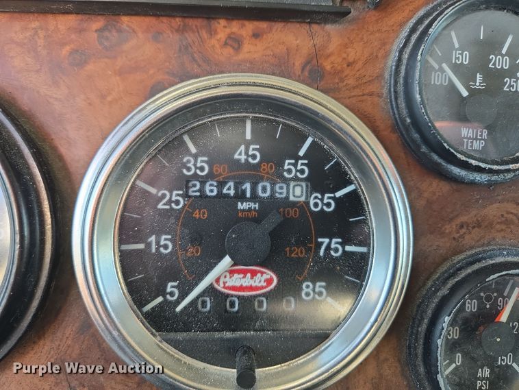 image for item EQ3911 2001 Peterbilt 379 semi truck