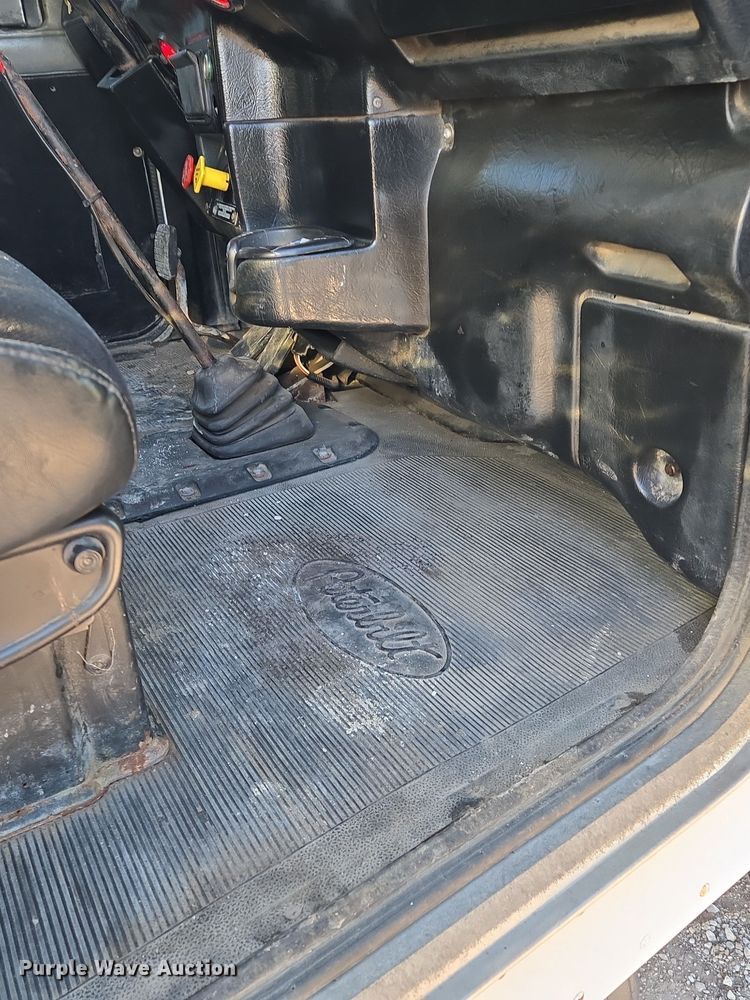 image for item EQ3911 2001 Peterbilt 379 semi truck