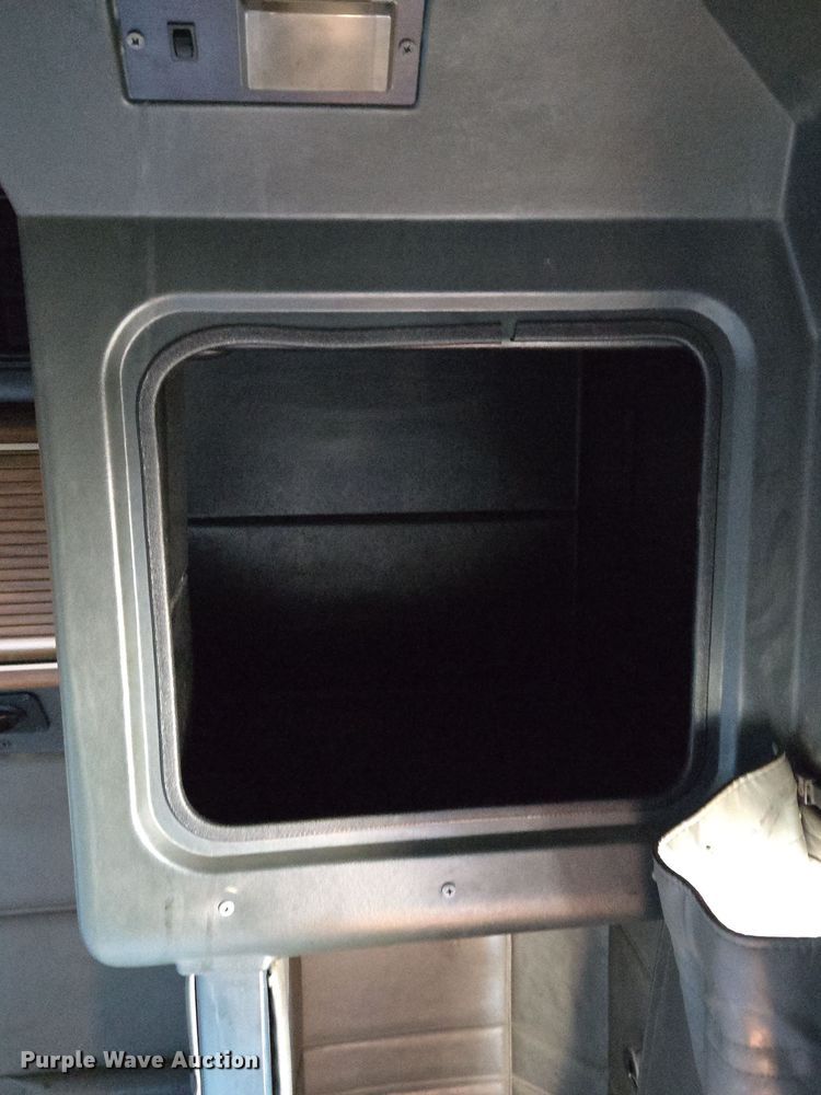 image for item EQ3911 2001 Peterbilt 379 semi truck