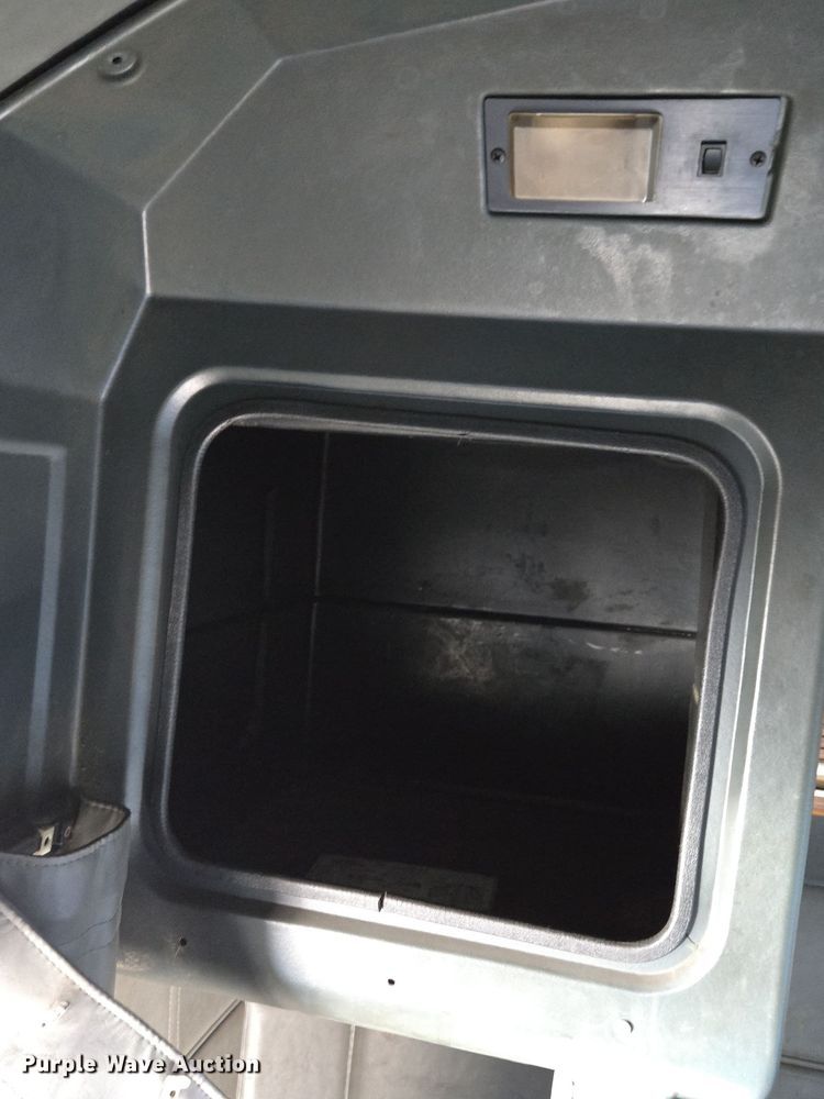 image for item EQ3911 2001 Peterbilt 379 semi truck