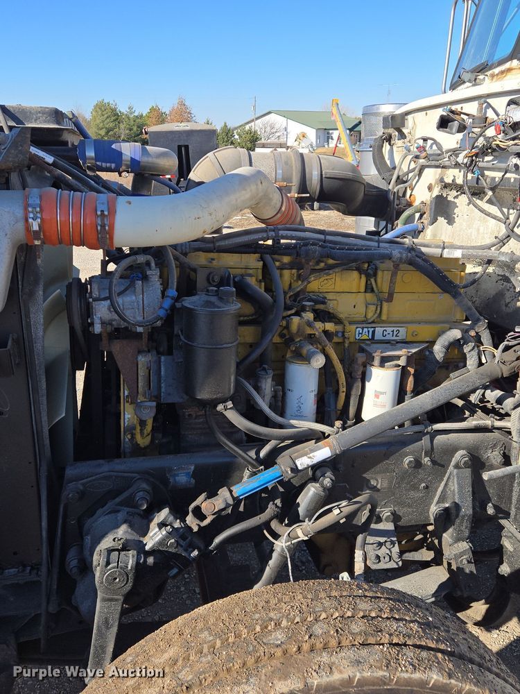 image for item EQ3911 2001 Peterbilt 379 semi truck