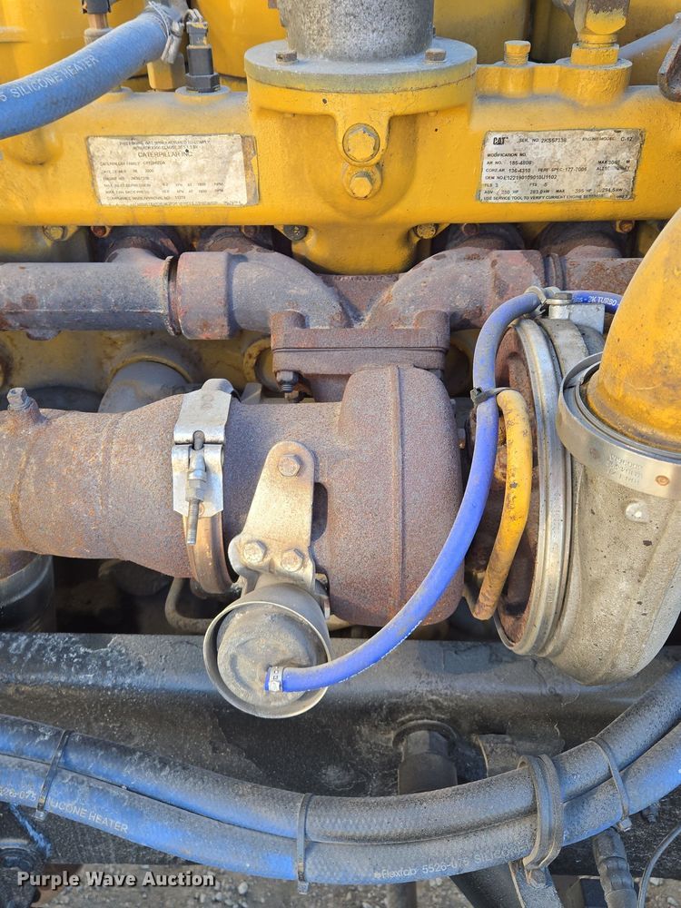 image for item EQ3911 2001 Peterbilt 379 semi truck