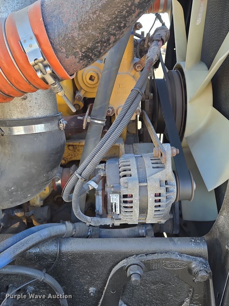 image for item EQ3911 2001 Peterbilt 379 semi truck