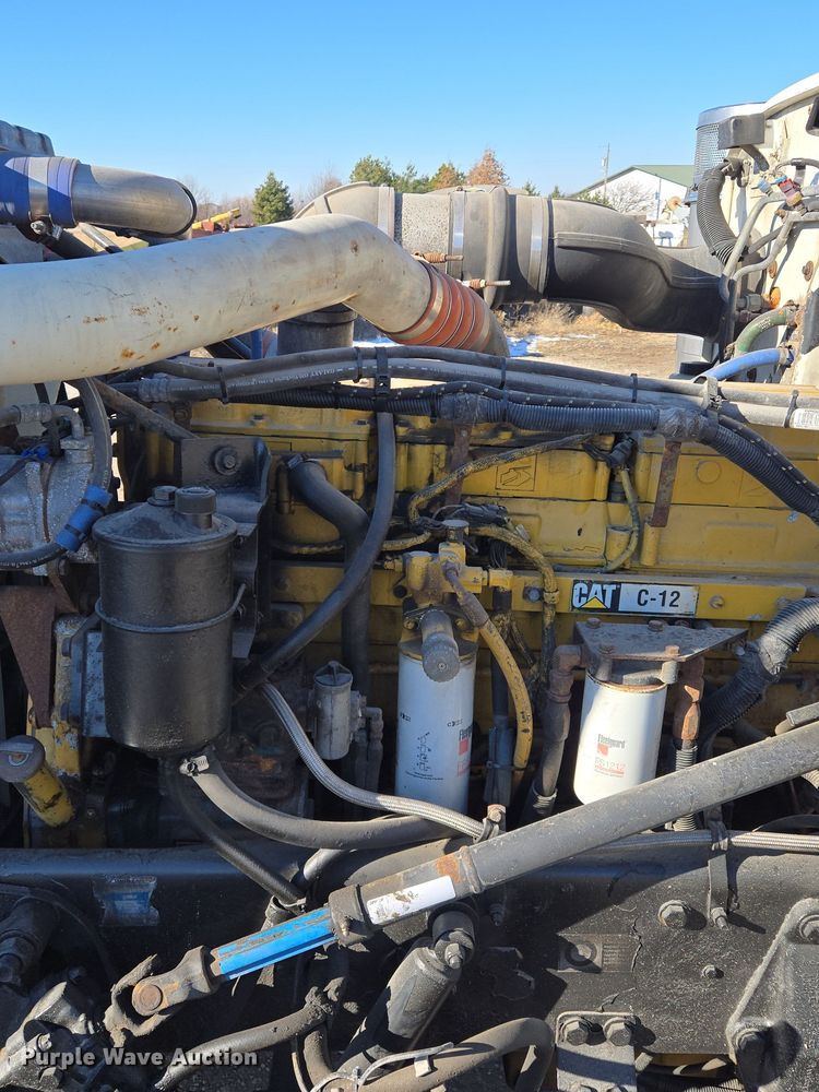 image for item EQ3911 2001 Peterbilt 379 semi truck