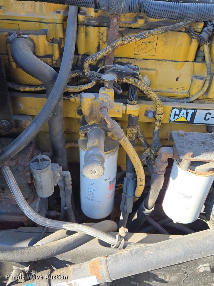 image for item EQ3911 2001 Peterbilt 379 semi truck