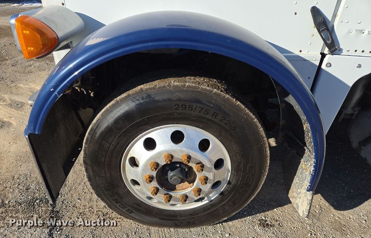 image for item EQ3911 2001 Peterbilt 379 semi truck