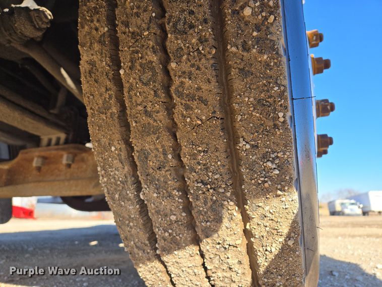 image for item EQ3911 2001 Peterbilt 379 semi truck