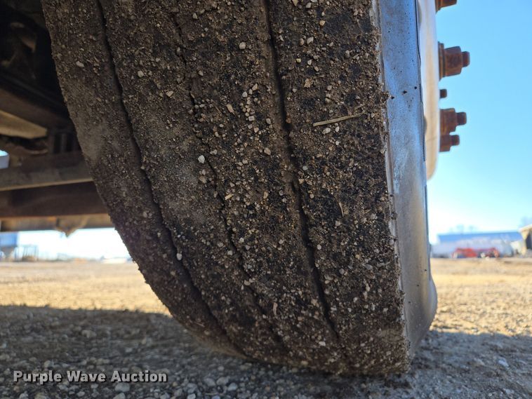 image for item EQ3911 2001 Peterbilt 379 semi truck