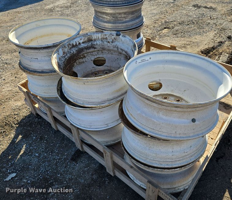 image for item EQ3914 (18) 22.5 steel wheels 