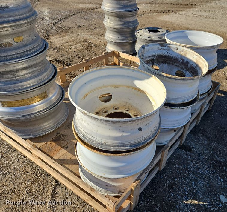 image for item EQ3914 (18) 22.5 steel wheels 