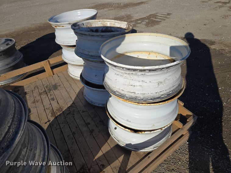 image for item EQ3914 (18) 22.5 steel wheels 