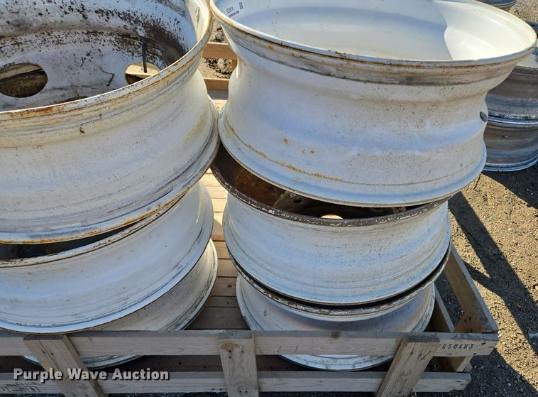 image for item EQ3914 (18) 22.5 steel wheels 