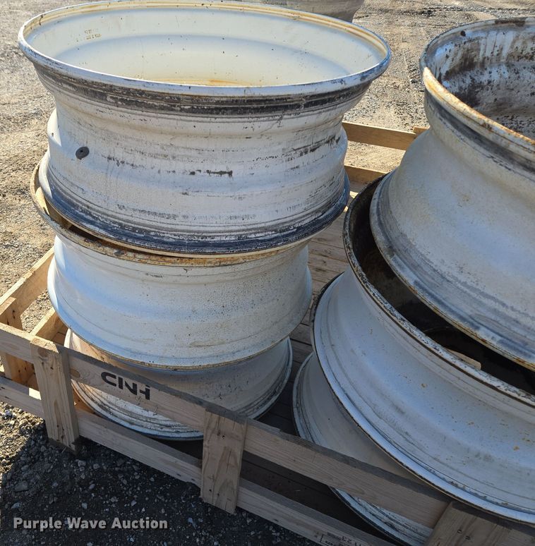 image for item EQ3914 (18) 22.5 steel wheels 