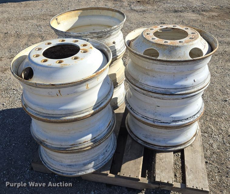 image for item EQ3914 (18) 22.5 steel wheels 