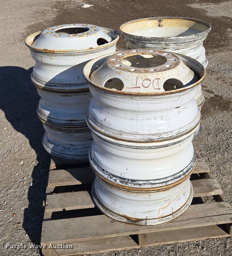 image for item EQ3914 (18) 22.5 steel wheels 