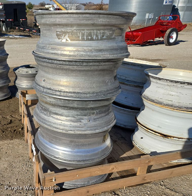 image for item EQ3916 (5) 22.5 aluminum wheels 