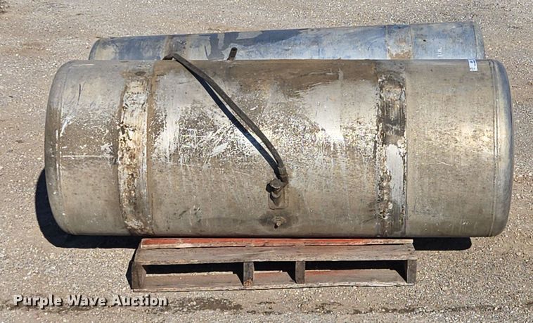 image for item EQ3919 (2) fuel tanks 