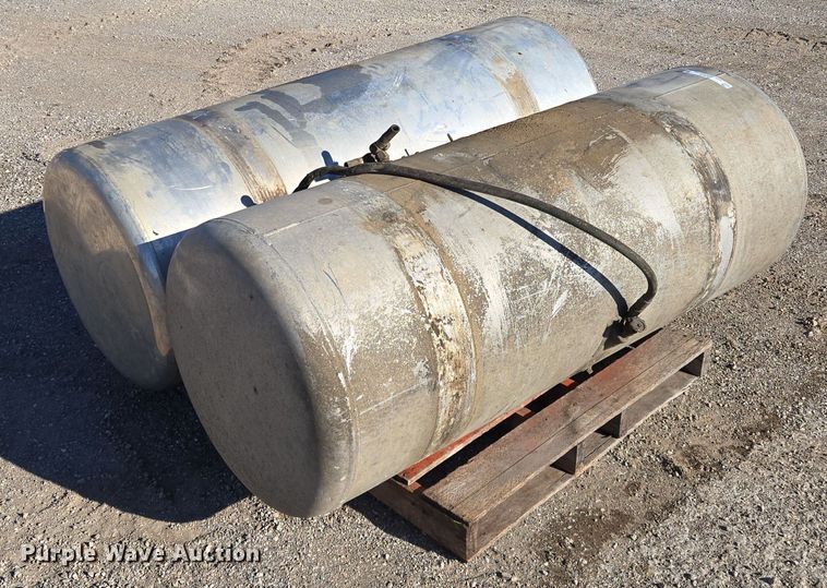 image for item EQ3919 (2) fuel tanks 