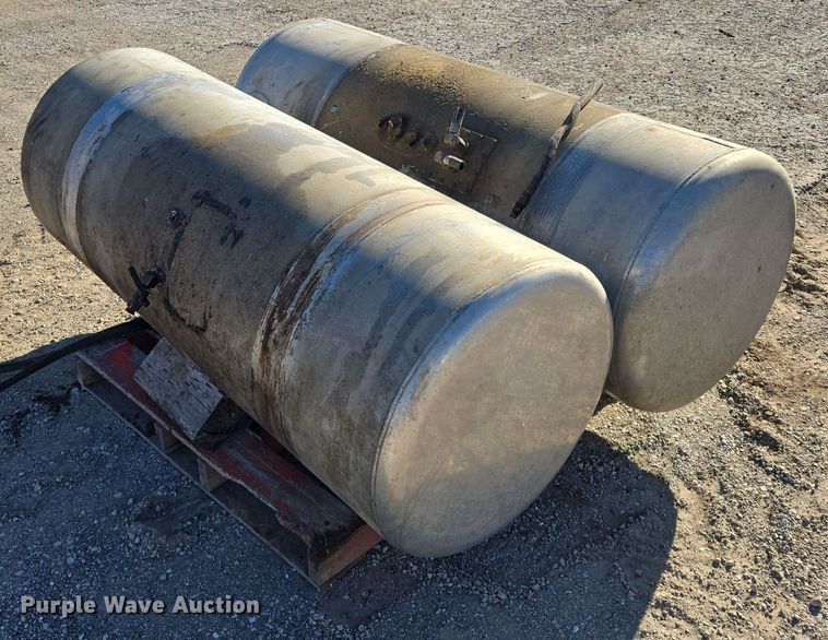 image for item EQ3919 (2) fuel tanks 