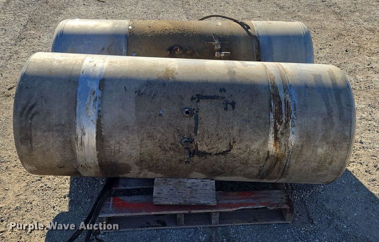 image for item EQ3919 (2) fuel tanks 