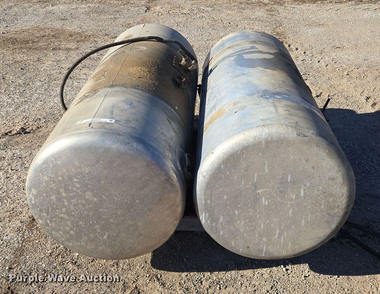 image for item EQ3919 (2) fuel tanks 