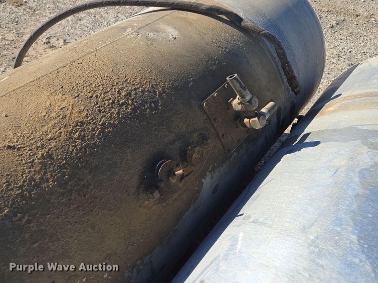 image for item EQ3919 (2) fuel tanks 