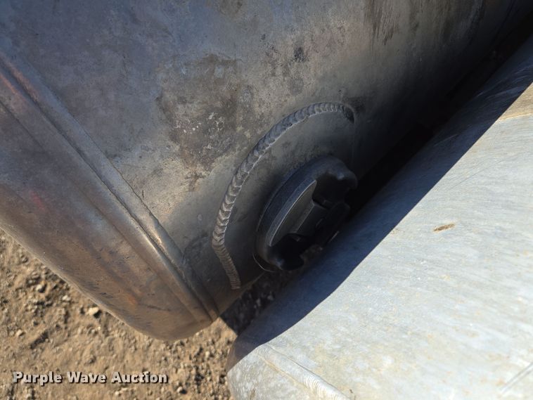 image for item EQ3919 (2) fuel tanks 