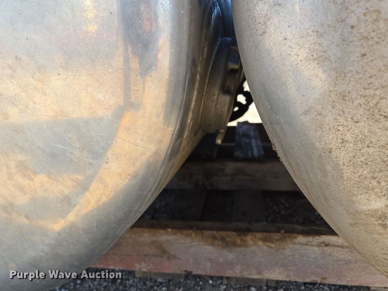 image for item EQ3919 (2) fuel tanks 