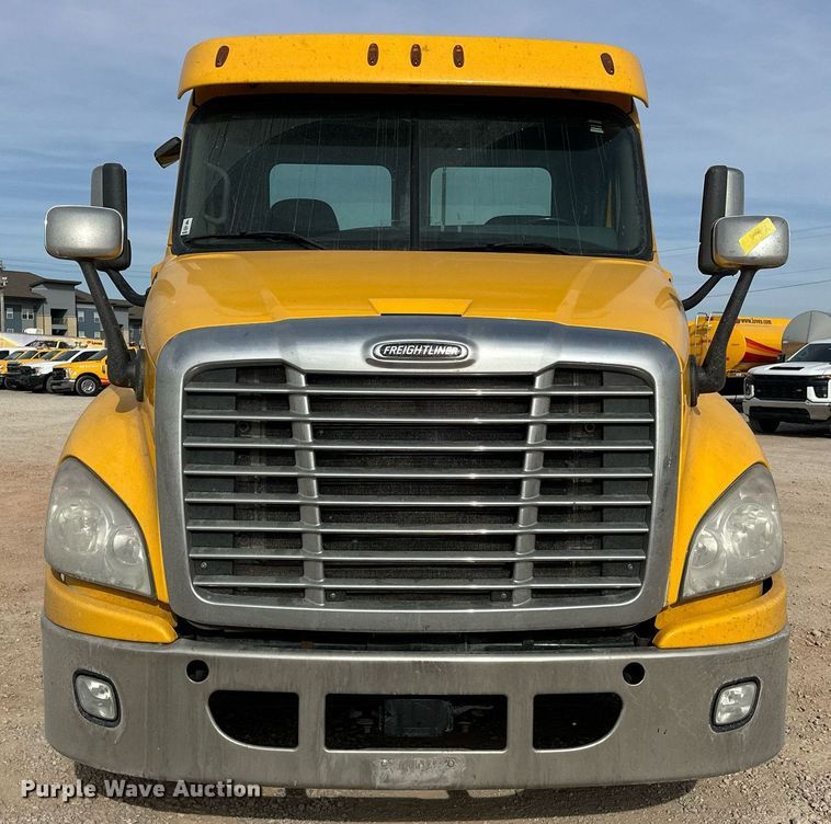 image for item ER4857 2018 Freightliner Cascadia 125 semi truck