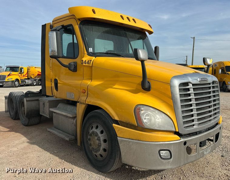 image for item ER4857 2018 Freightliner Cascadia 125 semi truck