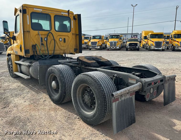 image for item ER4857 2018 Freightliner Cascadia 125 semi truck