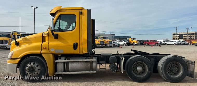 image for item ER4857 2018 Freightliner Cascadia 125 semi truck
