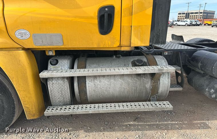 image for item ER4857 2018 Freightliner Cascadia 125 semi truck