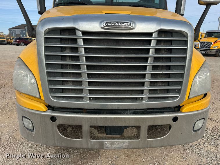 image for item ER4857 2018 Freightliner Cascadia 125 semi truck