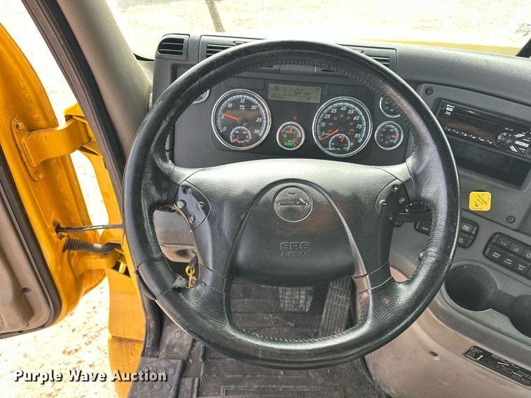 image for item ER4857 2018 Freightliner Cascadia 125 semi truck