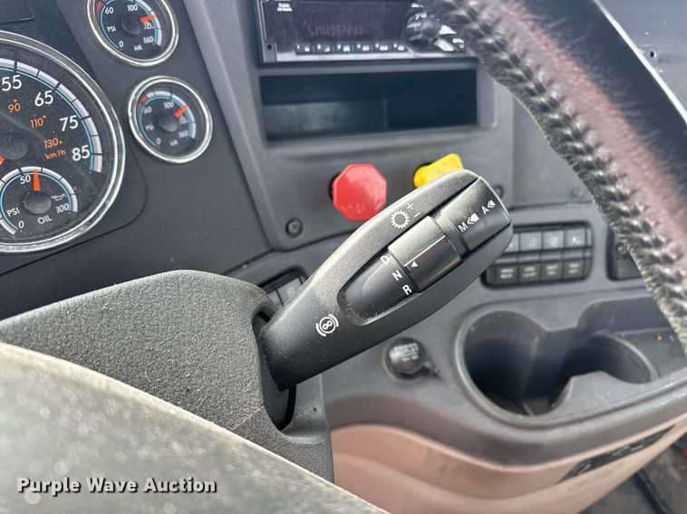 image for item ER4857 2018 Freightliner Cascadia 125 semi truck