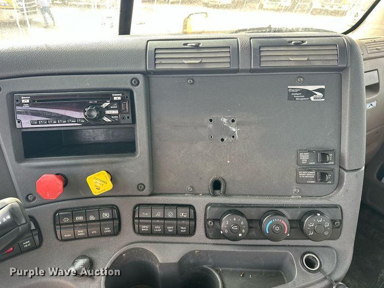 image for item ER4857 2018 Freightliner Cascadia 125 semi truck