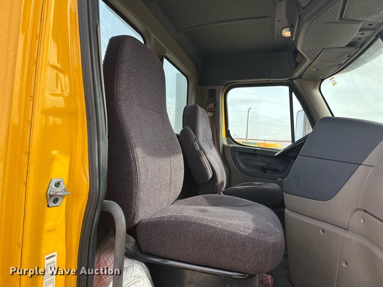 image for item ER4857 2018 Freightliner Cascadia 125 semi truck