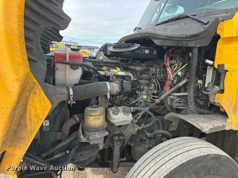 image for item ER4857 2018 Freightliner Cascadia 125 semi truck