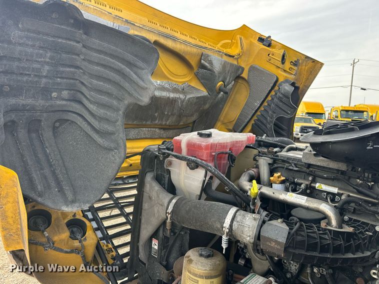 image for item ER4857 2018 Freightliner Cascadia 125 semi truck