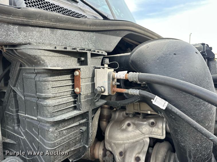 image for item ER4857 2018 Freightliner Cascadia 125 semi truck