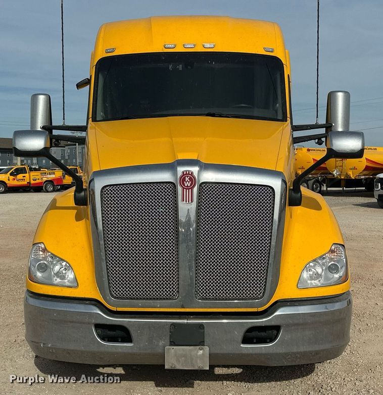 image for item ER4858 2021 Kenworth T680 semi truck