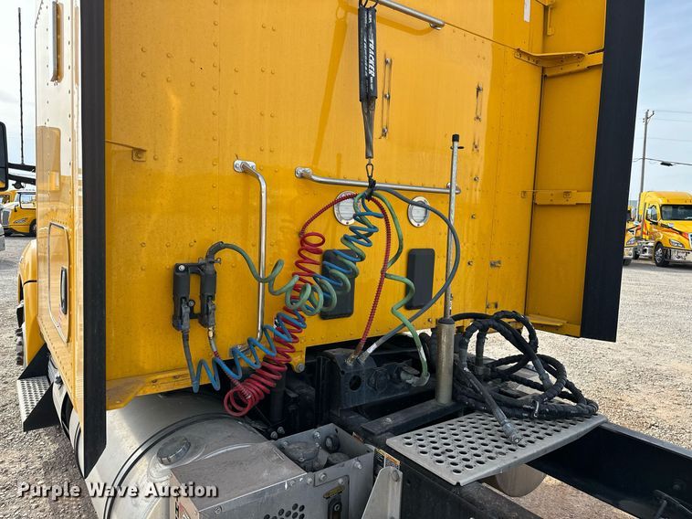 image for item ER4858 2021 Kenworth T680 semi truck