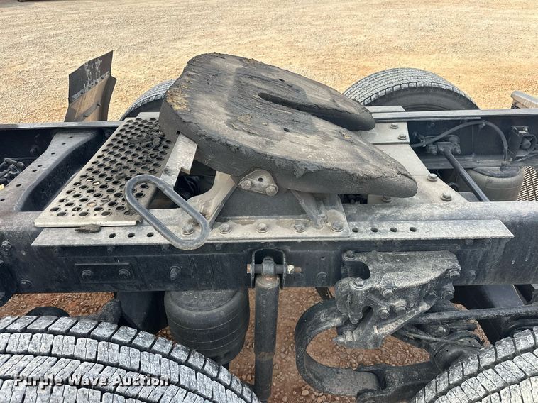 image for item ER4858 2021 Kenworth T680 semi truck