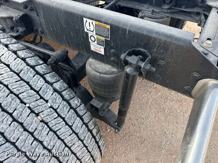 image for item ER4858 2021 Kenworth T680 semi truck