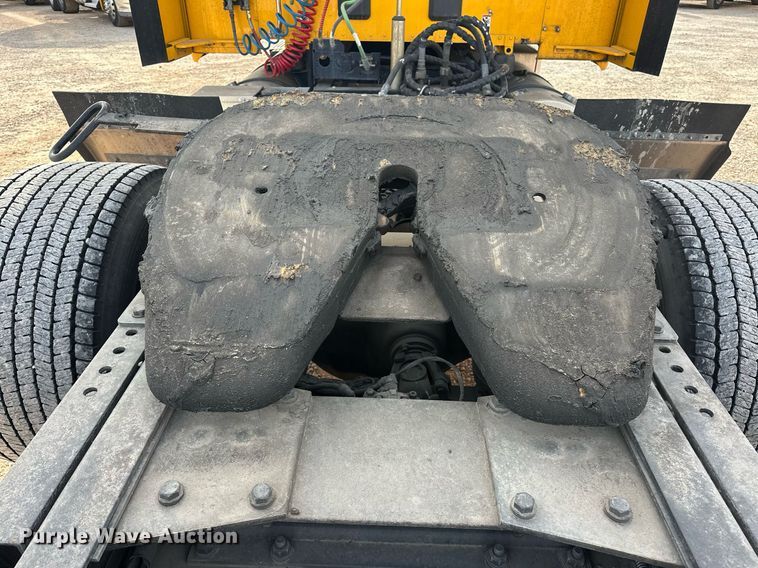 image for item ER4858 2021 Kenworth T680 semi truck