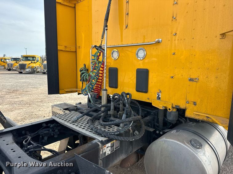 image for item ER4858 2021 Kenworth T680 semi truck