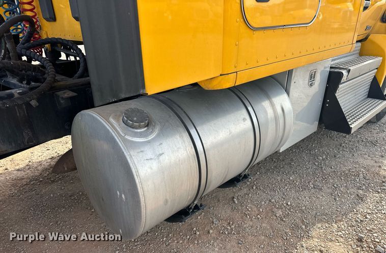 image for item ER4858 2021 Kenworth T680 semi truck