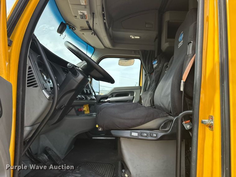 image for item ER4858 2021 Kenworth T680 semi truck